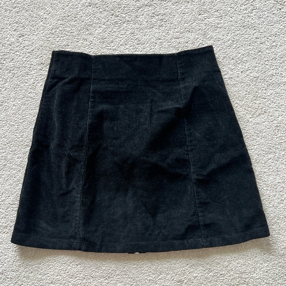 Brandy Melville Skirt - Picture 2 of 3